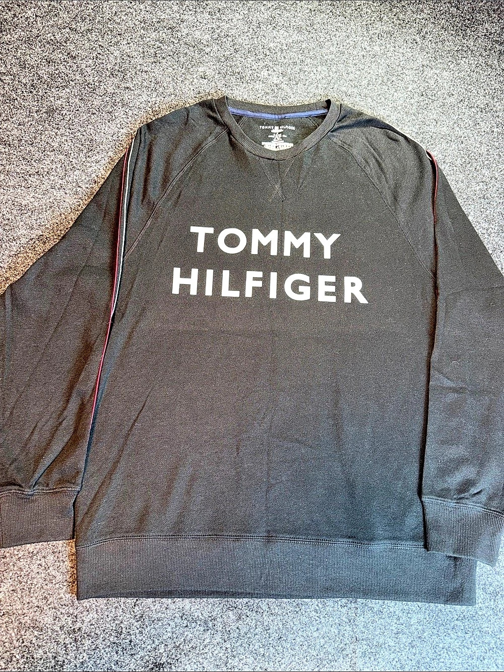 Men’s Tommy Hilfiger Cotton Blend Sweatshirt/Long Sleeve Size Medium